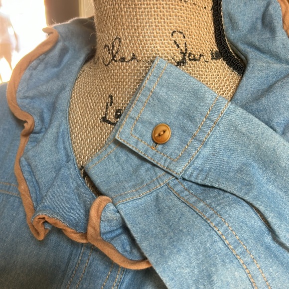 Sundance Denim Ruffle Shirt(wire insert to hold Ruffle in place. Size 4. - Picture 3 of 7
